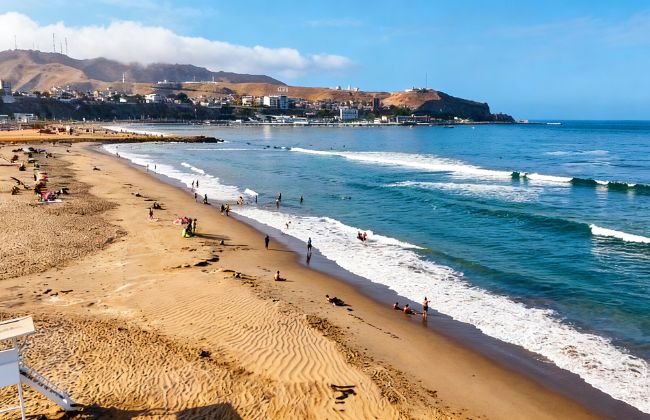 Playa Las Sombrillas barranco