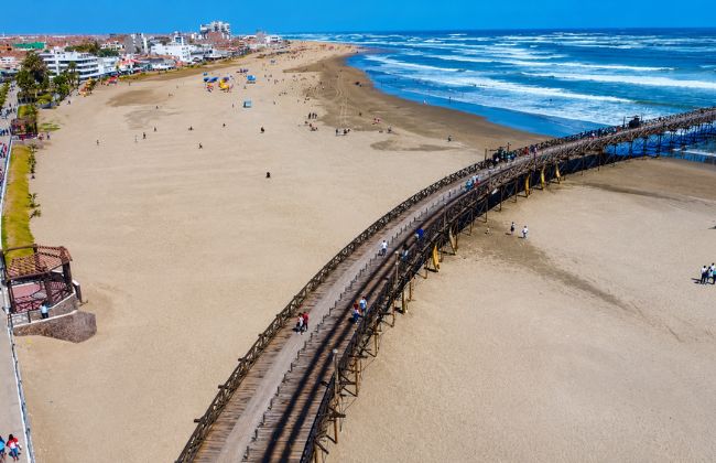 Playa Pimentel muelle